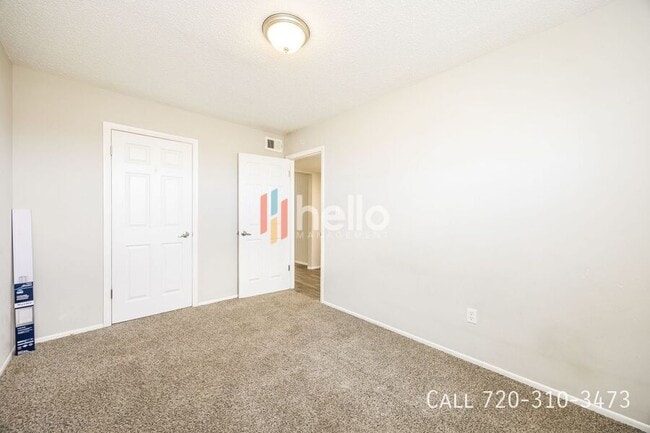 Building Photo - 984 E Saxony Dr