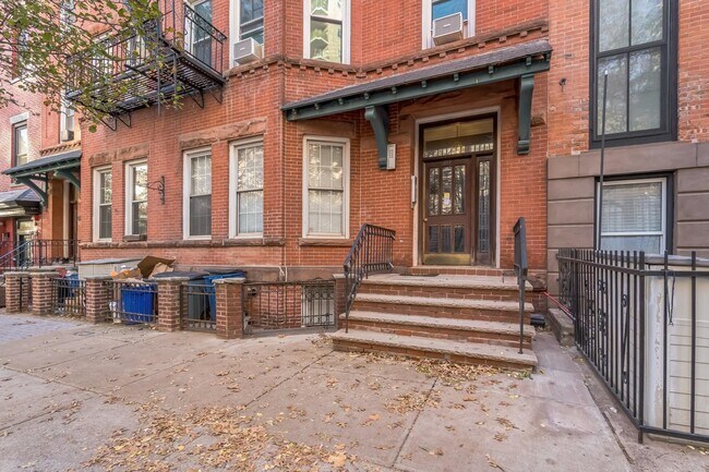 Foto del edificio - 318 Hudson St