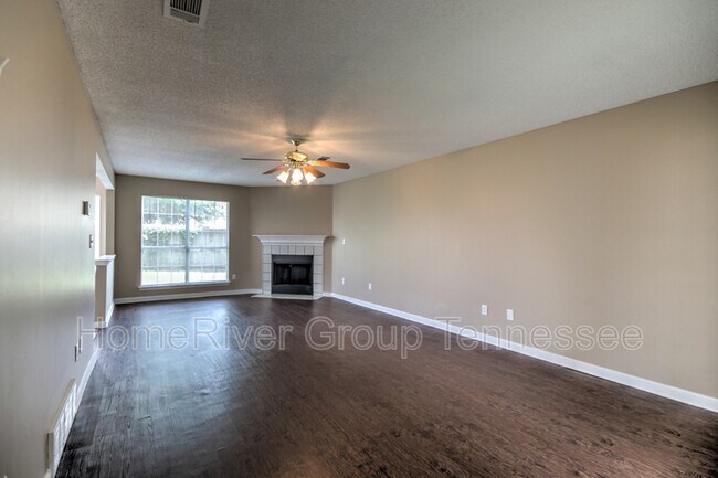 Foto del edificio - 7737 Roxshire Cove