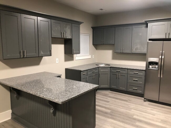 Building Photo - 1438 Indianola St