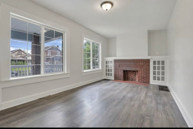 Building Photo - 1364 S Champion Ave