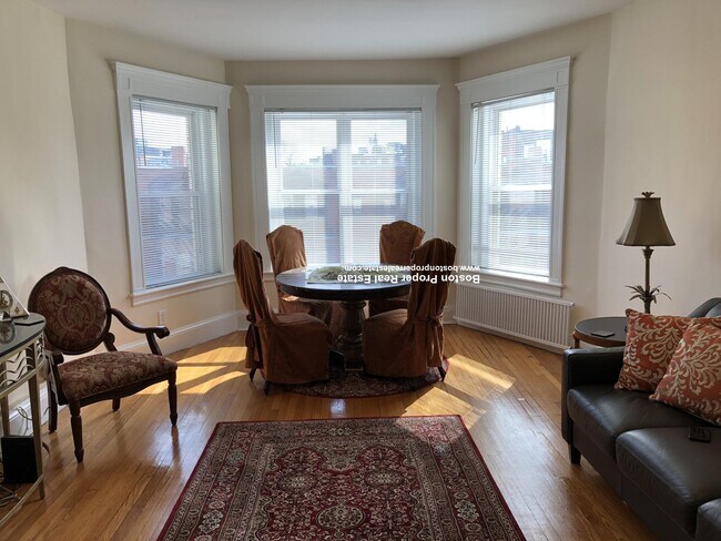 Building Photo - 520 Beacon St
