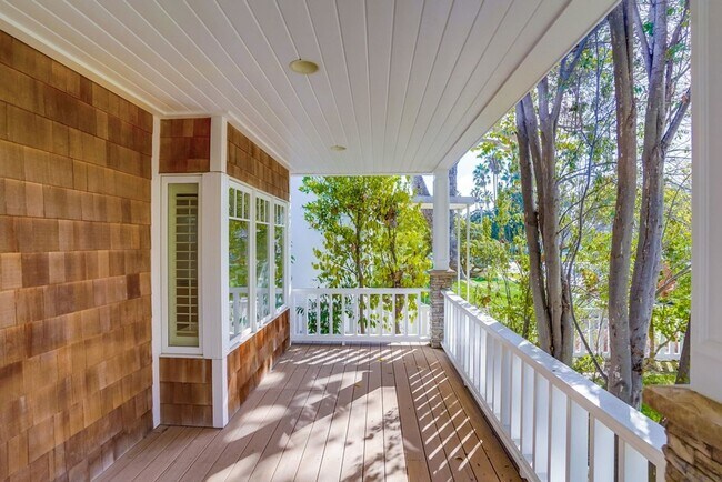 Building Photo - Beautiful 4 Bed/4 Bath Family Home w/pool ...