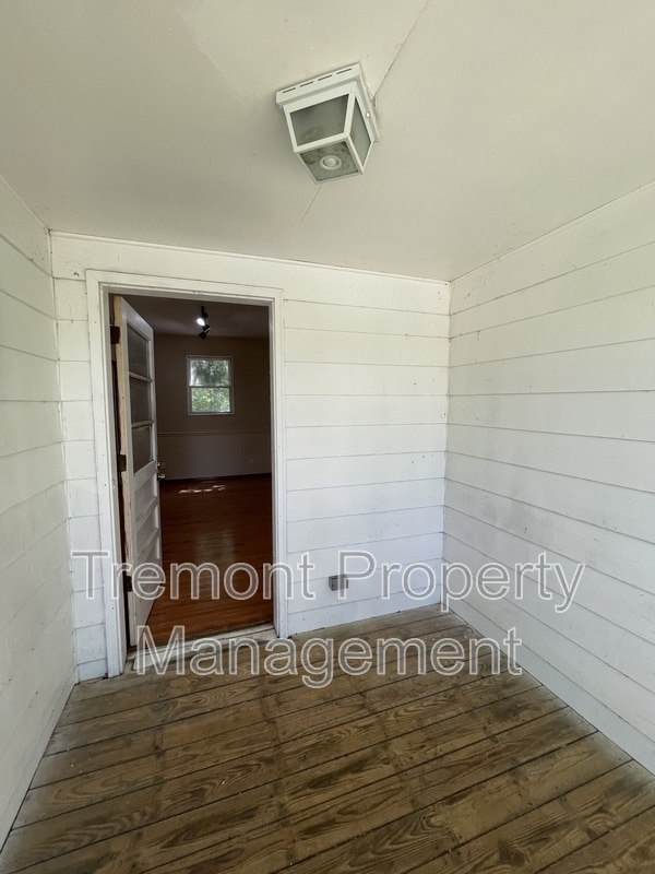 Building Photo - 3206 Campbell St
