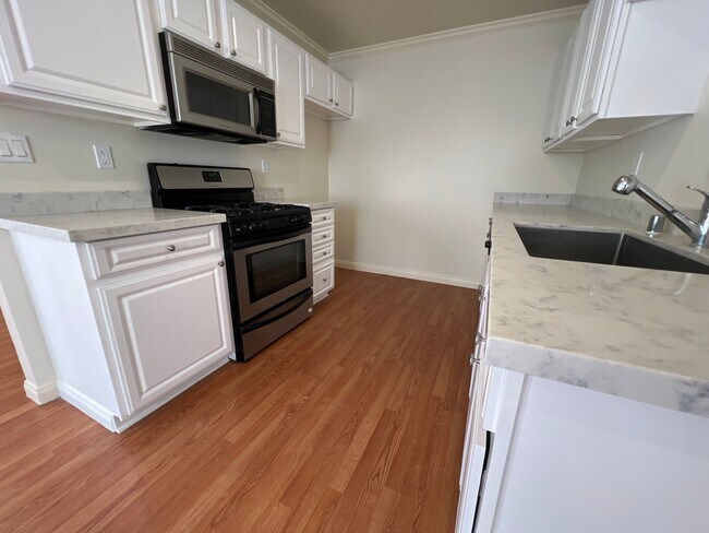 Foto del edificio - 625 E Cypress Ave