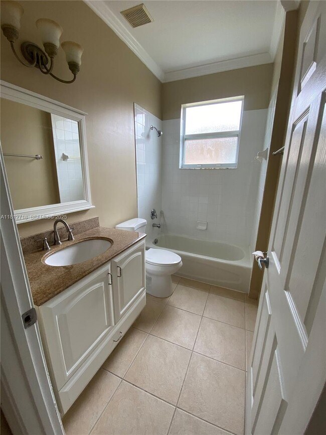 Foto del edificio - 639 Stanford Ln