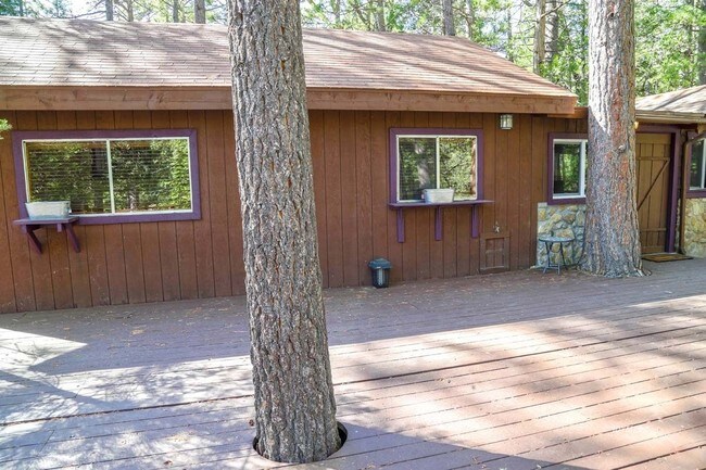 Building Photo - RIVER ROAD UNIQUE CABIN