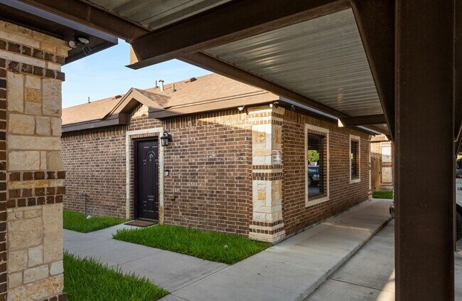 Front Door - 2616 Larkspur Ave