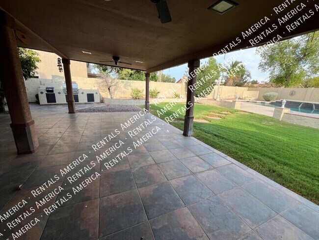 Foto del edificio - 1243 W Iris Dr