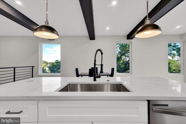 Building Photo - 1915 Benning Rd NE