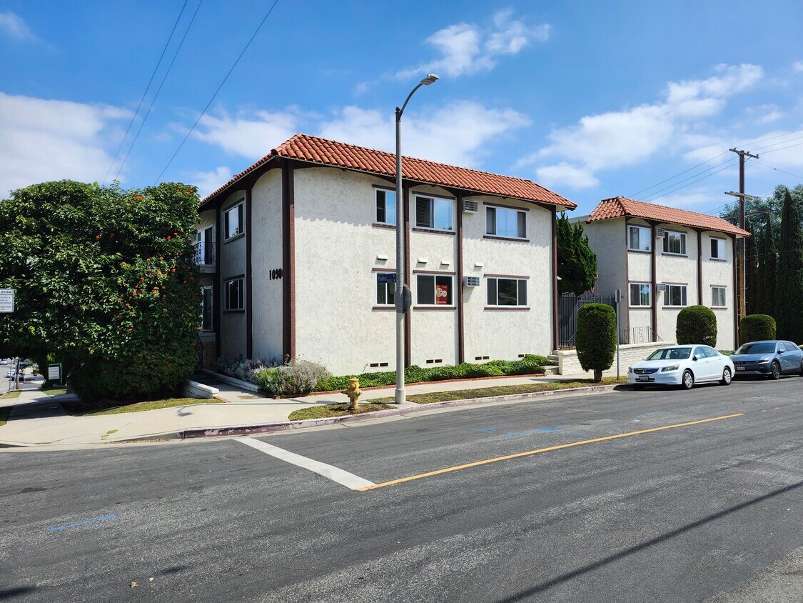 Foto principal - 10980 Palms Blvd