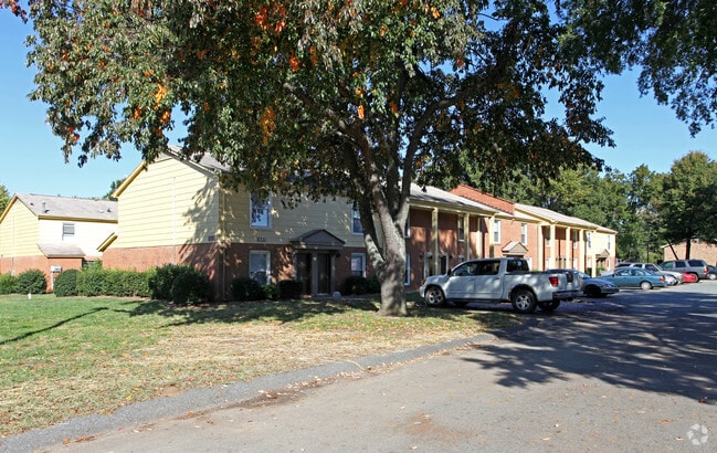 English Garden Townhomes Apartments Charlotte Nc Building Photo English Garden Townhomes