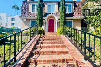 Building Photo - 6551 Franklin Ave