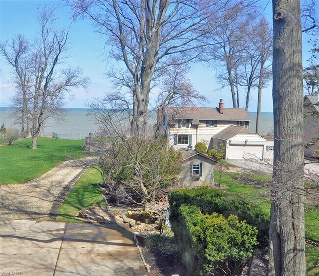 Foto del edificio - 24458 Lake Rd
