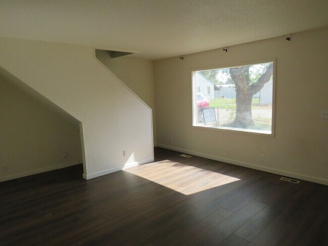 Foto del edificio - 3 Bedroom House in Billings Heights