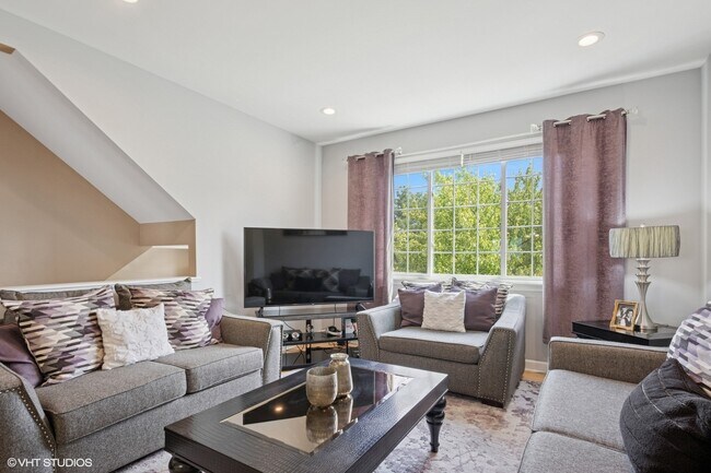 Foto del edificio - 983 Mayfair Ct