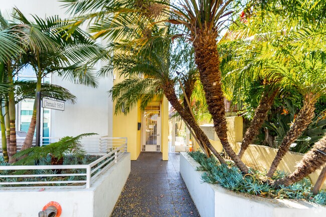 Entrance - 11628 Chenault St