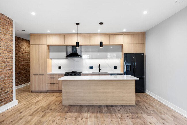 Foto del edificio - 7726 N Eastlake Ter
