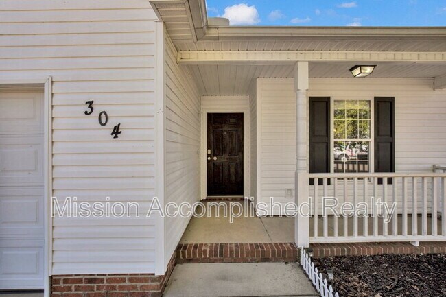 Foto del edificio - 304 Hawthorn Dr