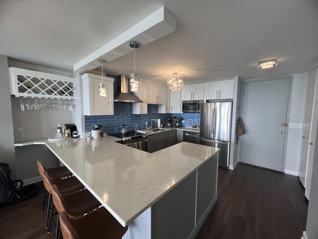 Building Photo - 1660 N La Salle Dr