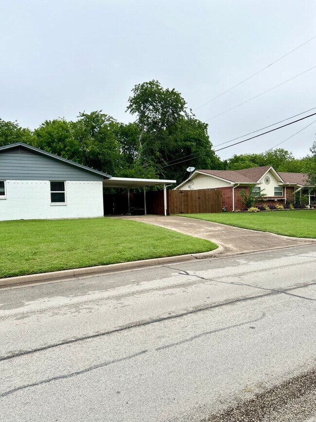 Foto del edificio - Located in the HEART of Burleson!