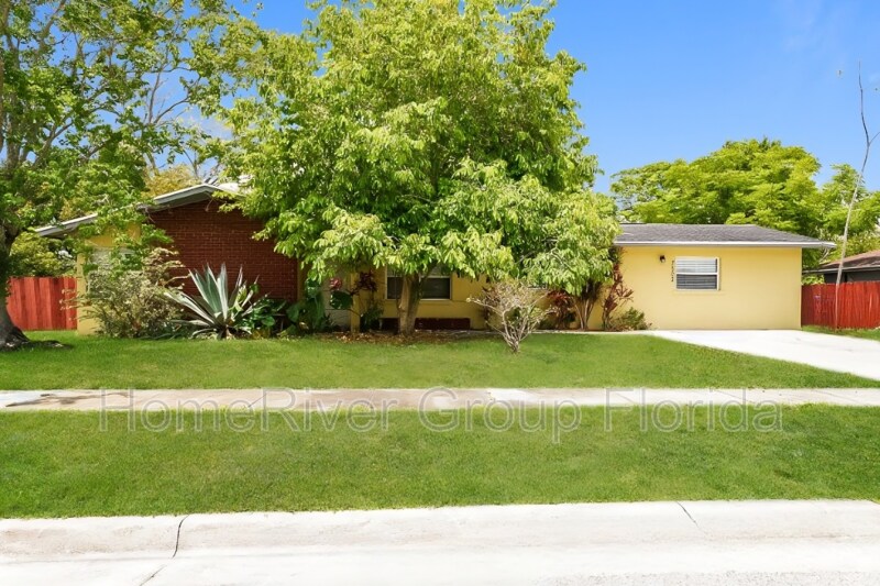 Primary Photo - 7503 Eucalyptus St
