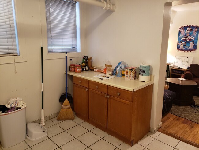 Foto del edificio - 662 W Oakdale Ave