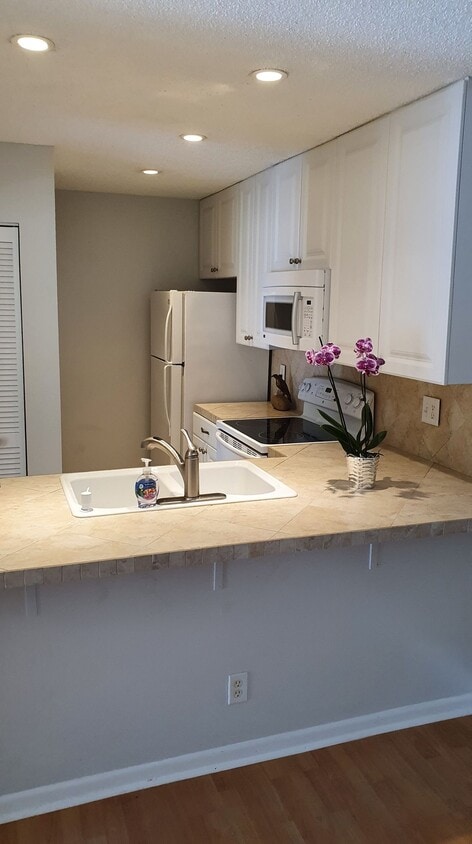 Foto principal - 3402 Gardens East Dr