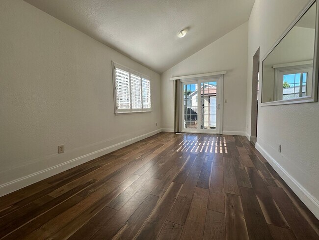 Foto del edificio - Large 5 Bed with Community Pool Access!!