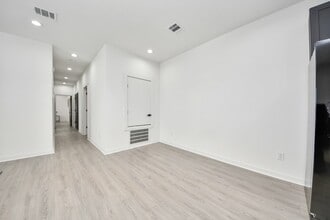 Building Photo - 9732 Tuffly St