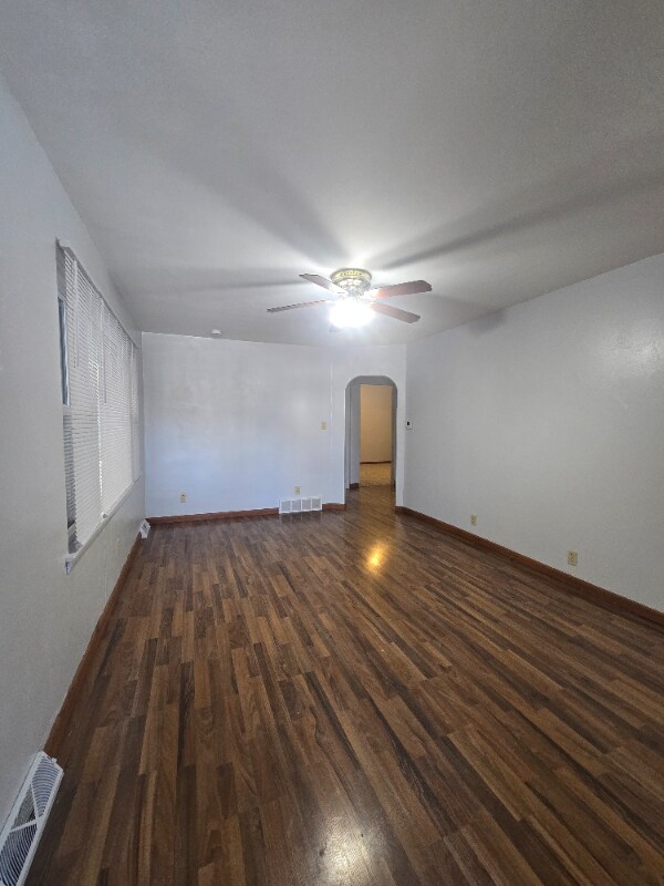 Foto del edificio - 804 N Grand Ave W