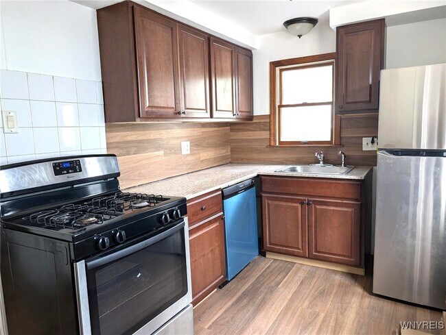 Foto del edificio - 881 Highland Ave