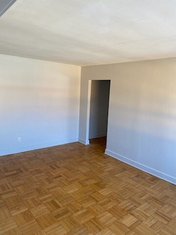 Photo du bâtiment - 2 Bedroom Apartment located along The King...