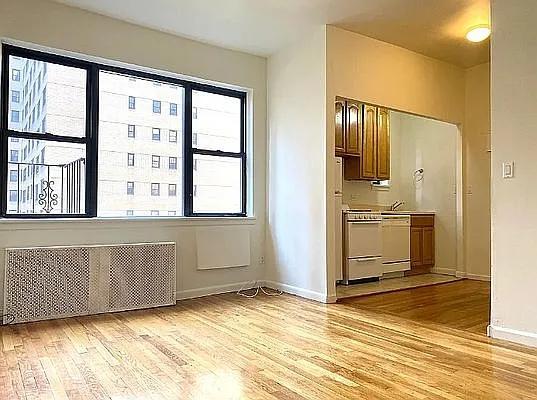 Foto del edificio - 301 E 49th St