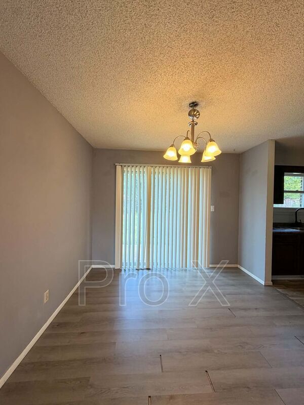 Building Photo - 3833 College View Dr