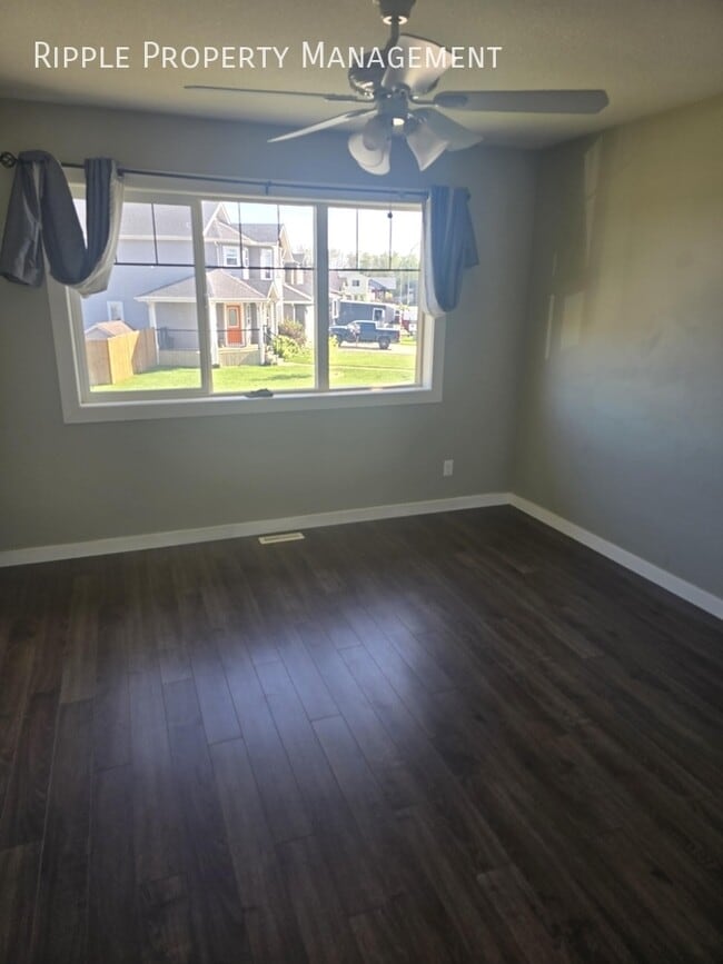 Building Photo - Modern 3 Beds, 2 Baths Main Floor/ Upper |...