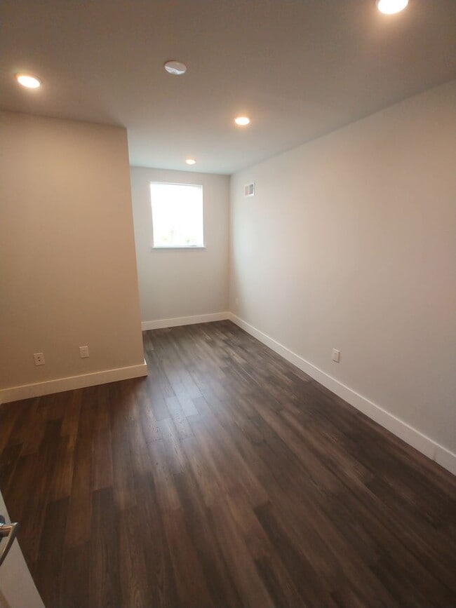 Photo - 5402 Webster Street Apartment