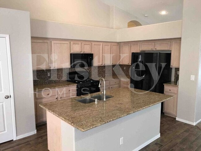 Foto del edificio - 5024 Tropical Ridge Ct