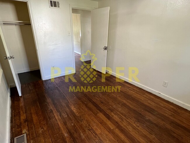 Foto del edificio - 2 bedrooms 1 bathroom house
