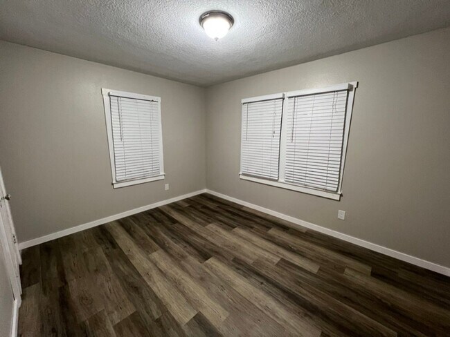 Foto del edificio - 3607 9th St E