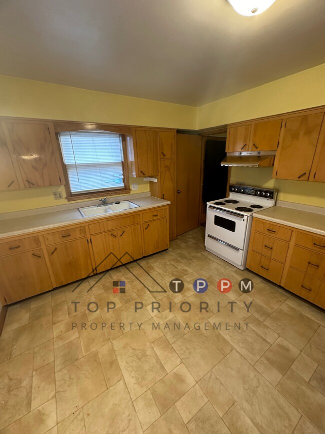 Building Photo - 3 Bed 1 Bath