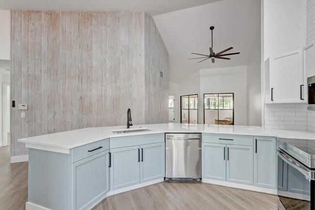 Building Photo - 206 Sea Oats Dr