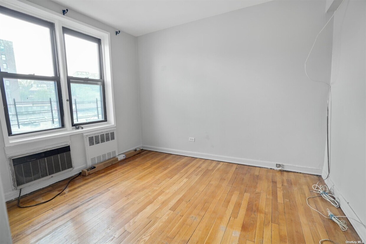 Building Photo - 87-70 173rd St