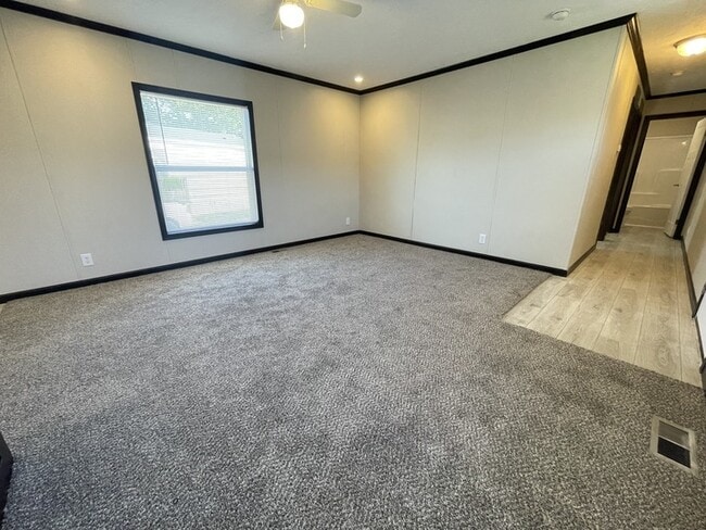 Foto del edificio - 15861 Marentette Dr