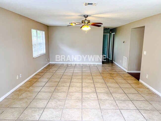 Building Photo - ***1 month FREE RENT!!!***