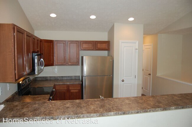 Building Photo - 3 br, 3 bath Apartment - 2605 NW 52nd St #2