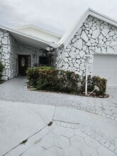 Building Photo - 740 Bluebird Ln