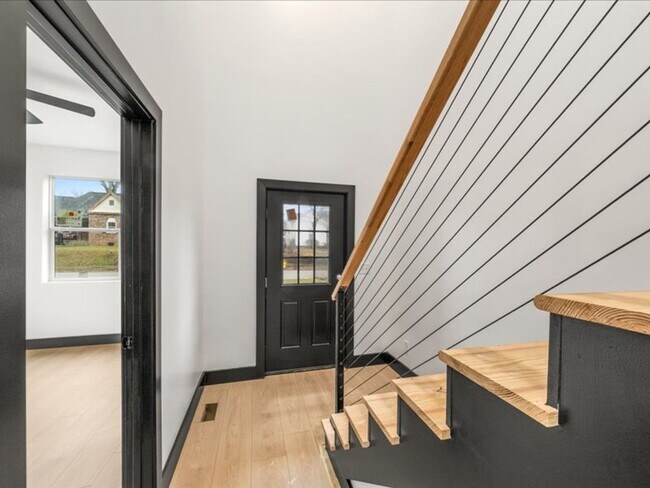 Foto del edificio - Knoxville 37914 - 3 bedroom, 3 bath stunning townhome apartment in Park City area of Knoxville - ...