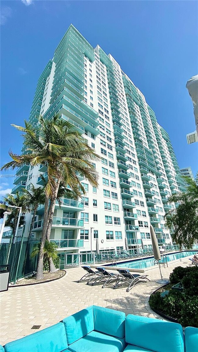 Building Photo - 650 West Ave