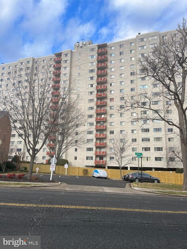 Building Photo - 5340 Holmes Run Pkwy